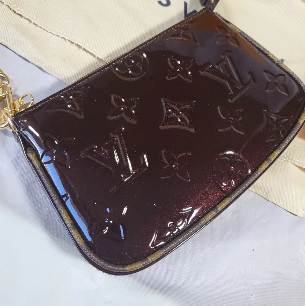 Sold- Brand new authentic Louis Vuitton Mini Pochette Vernis - Picture 14 of 16